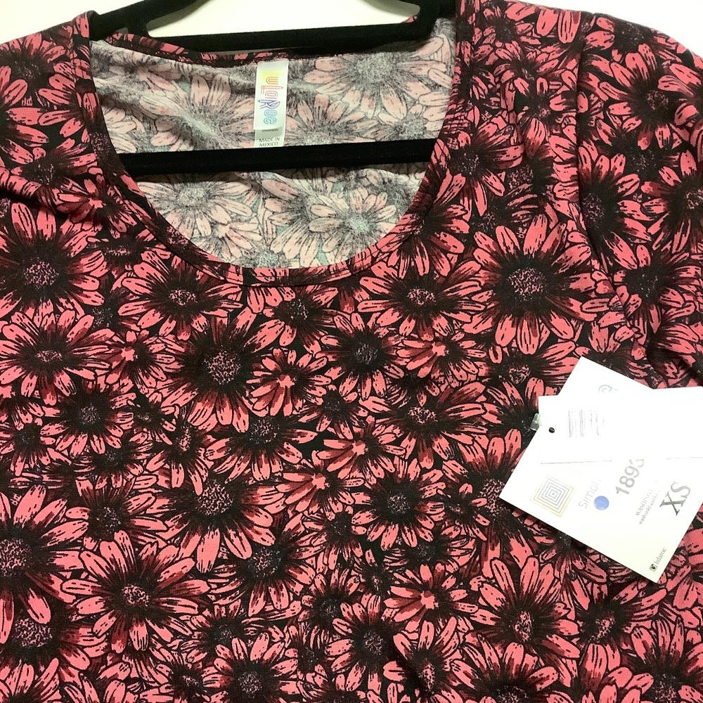 New with tags Lularoe classic tee shirt